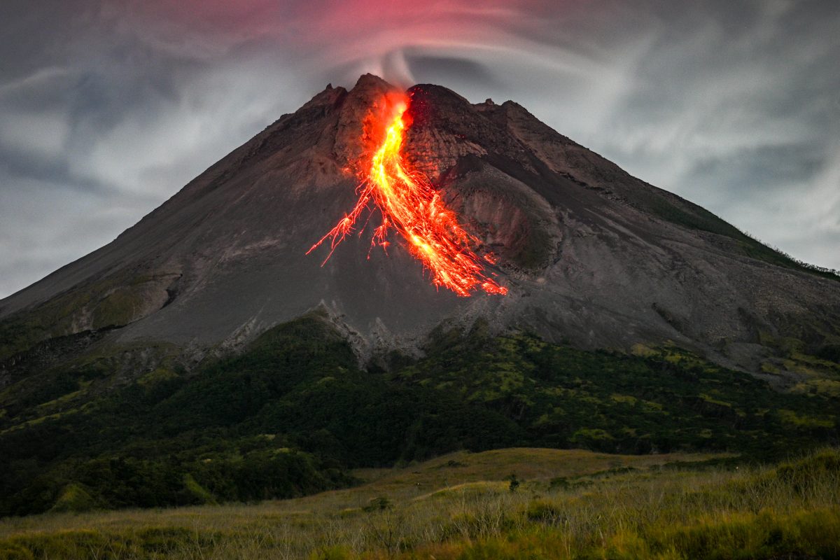 Erupsi Gunung: Penyebab, Dampak, dan Cara Menghadapinya